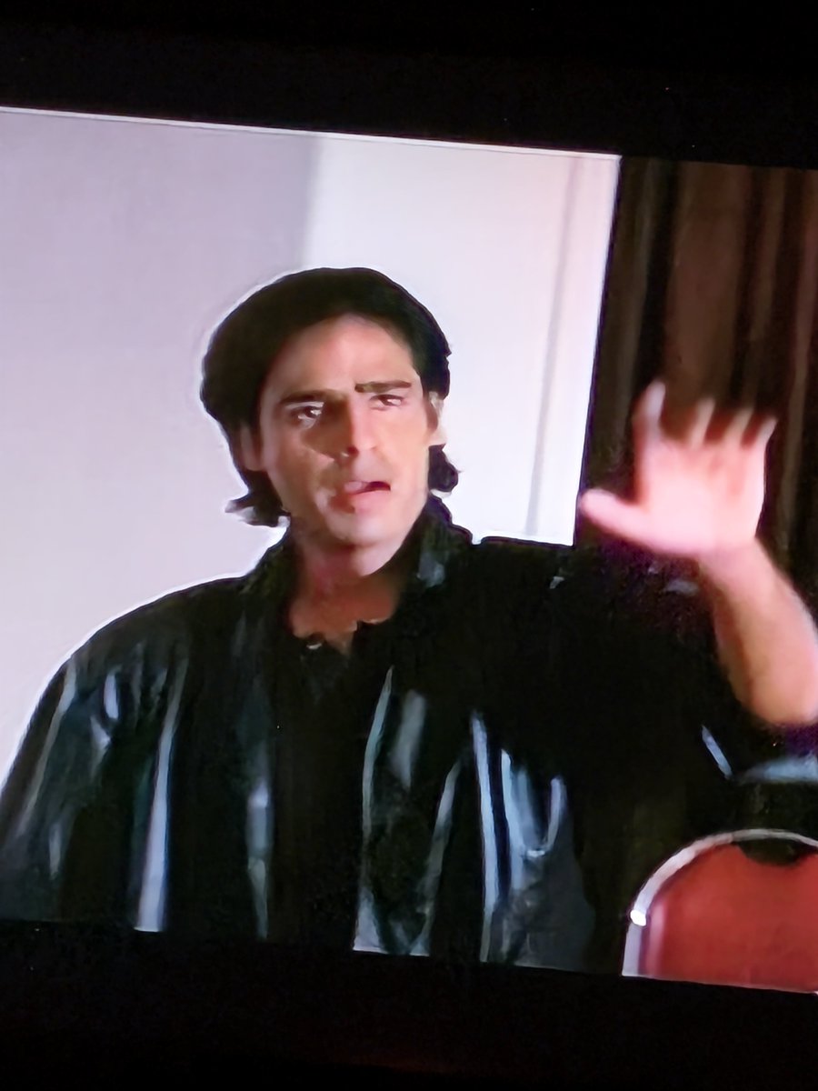 pvrcircle's tweet photo. I was watching a movie and this character caught my attention 😂

@priymrj , there’s something about him that looks very similar to you. Had to capture it 😭

PS: He’s the main character, I guess 😂 https://t.co/Rgb8DCg2ZC