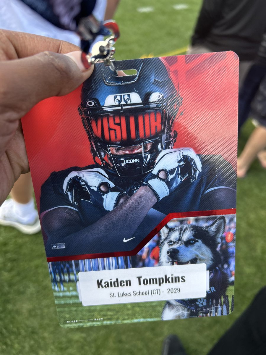 _KaidenT's tweet photo. Very glad I got to go to UConn’s home opener and meet with a bunch of coaches!!!
@SevynBanks @coachjjanderson @CoachLeddy12 @UConnOn3 https://t.co/L341wyl9u9