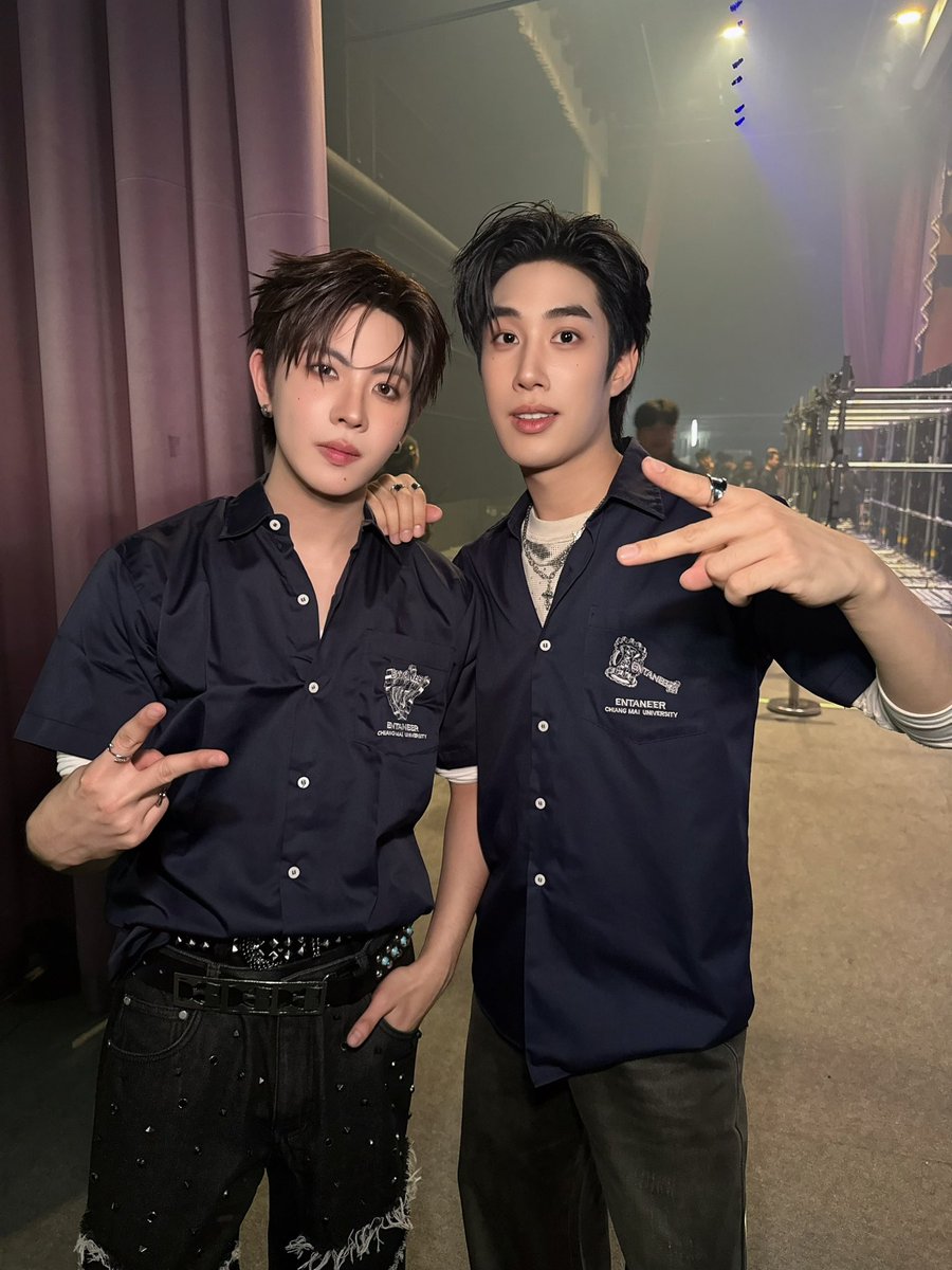 Ize6's tweet photo. อยากบอกคนดีว่าพี่ปี2รักน้องปี1จังเลยยยยยย 

CMU CAT WITH TFO
#CATEXPOPxTleFirstone https://t.co/SB8wMNGd2k