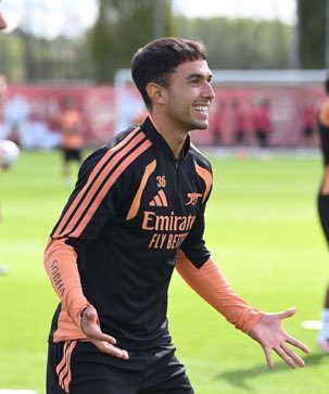 ArsenalRadar's tweet photo. 🚨 Martín Zubimendi could push to leave Arsenal next summer if he struggles to secure regular playing time.

Liverpool, Bayern Munich and Real Madrid are reportedly monitoring his situation.

The midfielder could consider a move if Arsenal’s crowded midfield limits his opportunities this season.

🗞️ Fichajes #afc