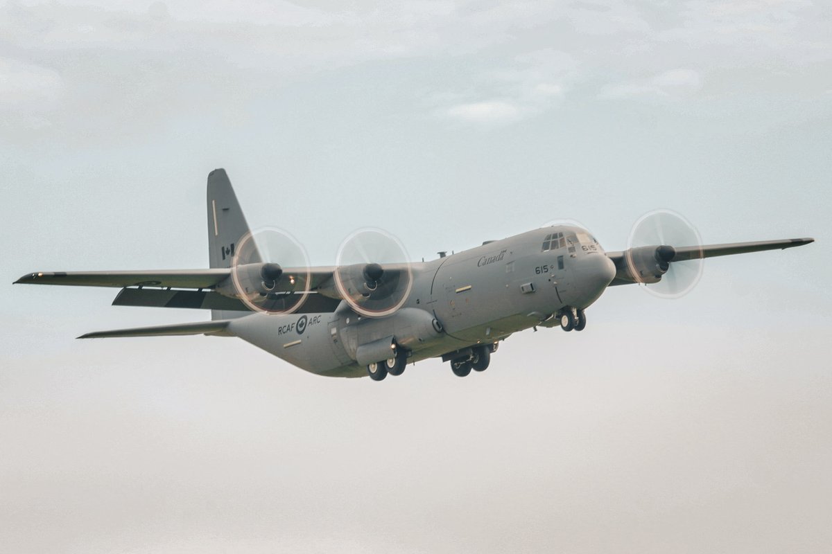 MilMonWorld's tweet photo. The Military Monitoring World Scottish International Ayr Show award goes to the @RCAF_ARC with their two-ship C-130J Hercules. Tremendous formation departure, display and recovery to #PrestwickAirport where they are currently based #AvGeek #RadioGeek #MilMonWorld https://t.co/iWxNzn0EDp