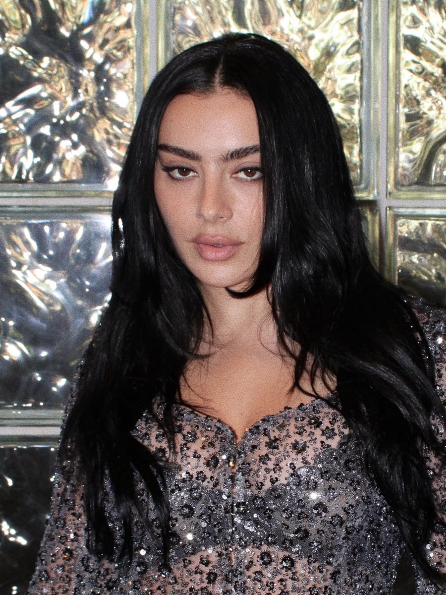 xcxsource's tweet photo. Charli xcx’s glam for her event at the GRAMMY Museum in Los Angeles last night. 🖤 https://t.co/QlbNyun3Sw