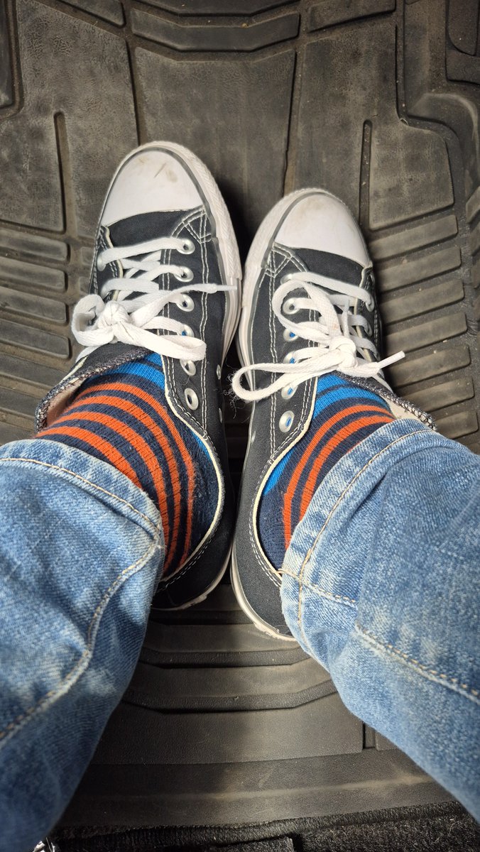 wildwolf_17's tweet photo. Should I take off my shoes?
#feet #femboyfeet #boyfeet https://t.co/8cVcGPlTbS