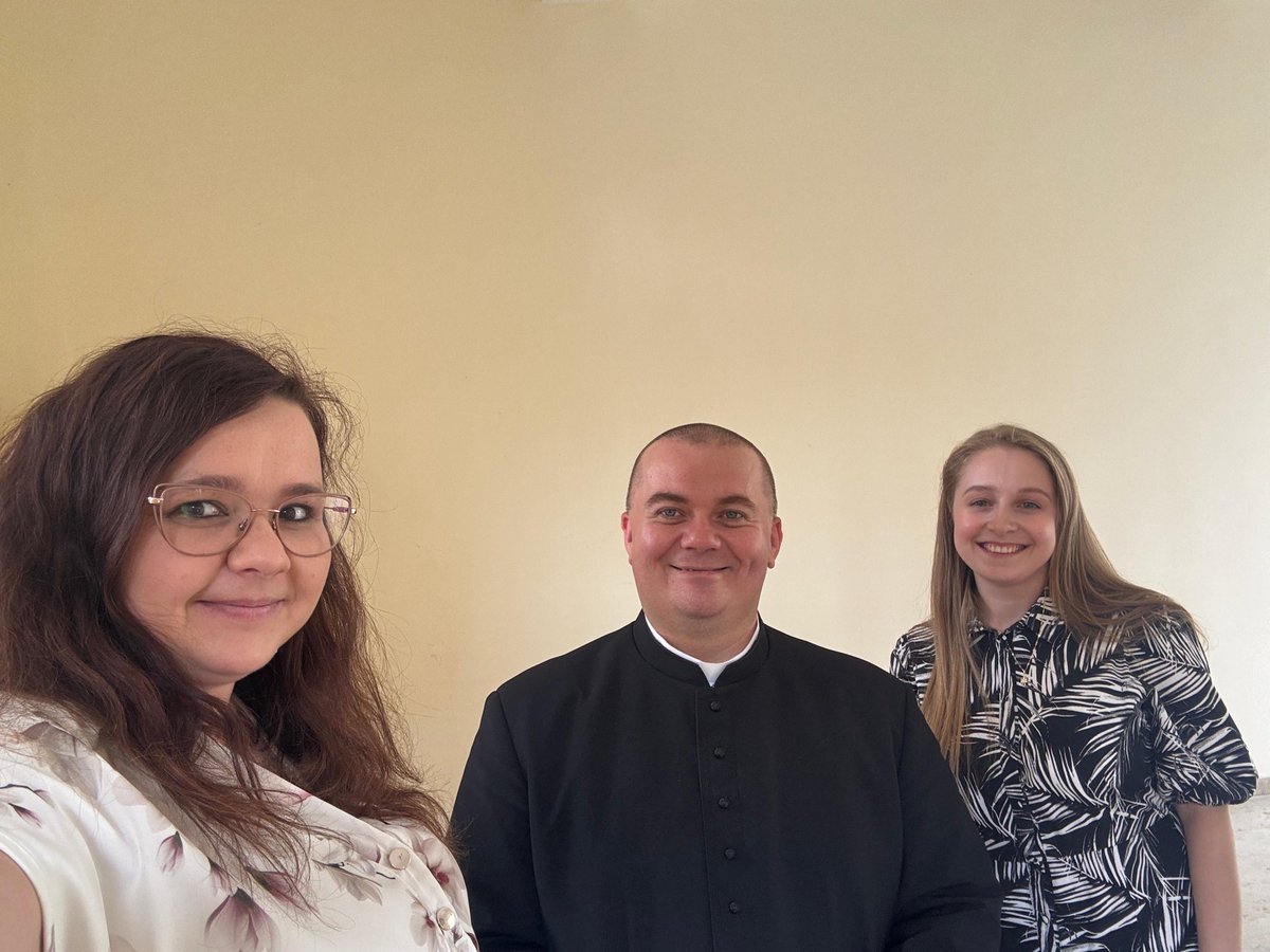 DIMKopole's tweet photo. Dzisiejszy dzień upłynął nam pod znakiem udziału w spotkaniu Parafialnych Rad Duszpasterskich Diecezji Opolskiej, w ramach którego mieliśmy okazję nieco opowiedzieć o działalności Diecezjalnego Instytutu Muzyki Kościelnej. 🎶🥰 https://t.co/f7XkGzVwz4