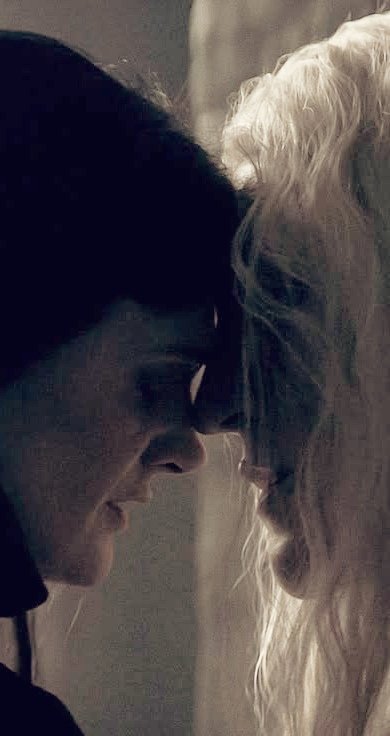 aewanmond's tweet photo. Yet I am I, who long to be
Lost as a light is lost in light
#alysmond https://t.co/mbI5qUs600