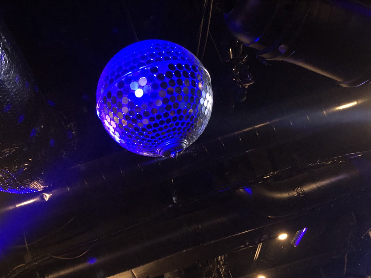 litton_2048's tweet photo. 昼の部も夜の部もミラーボールがキラキラしちゅうて最高やなて https://t.co/B07nI3jcg4