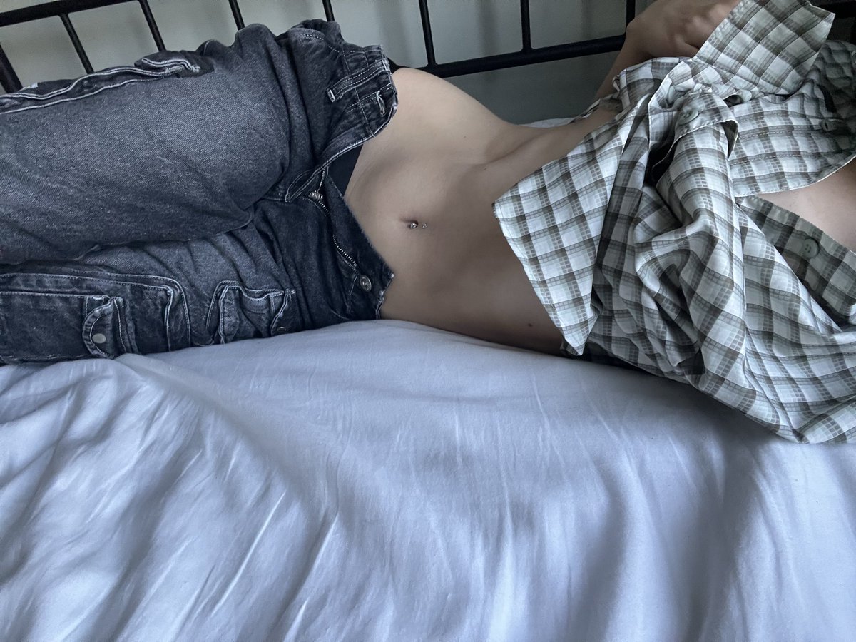 bluerozikat's tweet photo. tomboy gf👊 https://t.co/H7V76GhOfN