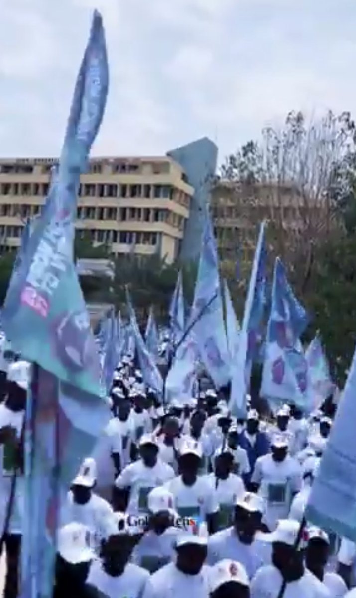 PO_GrassRootM's tweet photo. BREAKING: “We were brought in from more than five Northern states to Kano to carry APC flags for Tinubu at today’s rally. We were paid ₦5,000 each.”

— Participants at Kano’s APC rally reveal how the crowd was mobilised. https://t.co/L5NlsRxx25
