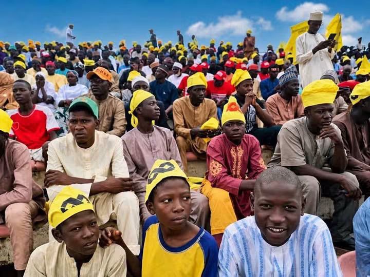 PO_GrassRootM's tweet photo. BREAKING: “We were brought in from more than five Northern states to Kano to carry APC flags for Tinubu at today’s rally. We were paid ₦5,000 each.”

— Participants at Kano’s APC rally reveal how the crowd was mobilised. https://t.co/L5NlsRxx25