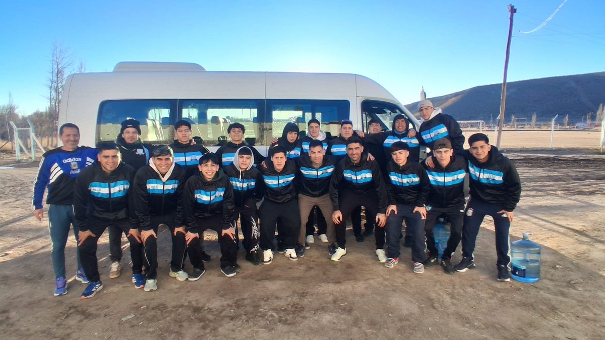 ElenaMo40284501's tweet photo. #RioMayo⭐⭐⭐ #Chubut
#AFA #CFFA #TRFA 2026
#ClubRioMayo
#TrafficMunicipal
⚽La traffic Municipal traslada a la 1ra DivMasc. ClubRioMayo, para participar de la 2da fecha del Federal en Rio Gallegos ante Boxing mañana
Chof: E. Torres @ascensointerior @tapiachiqui @TovigginoPablo https://t.co/Nrz8hyXezf