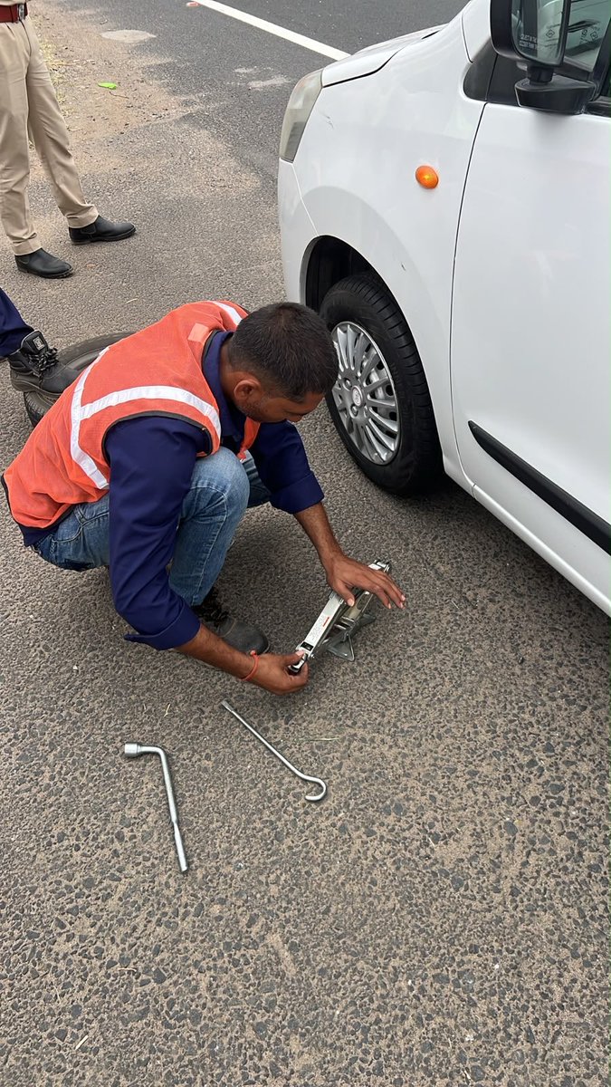 bohra_pk's tweet photo. @myspinny I have bought a car from ur AMD store &amp; it’s been sold with misinterpreted inspection report. Tyres with life of 14k and 22k bursted in less than 500 kms on the highway without any external damage . I might have a severe accident. Now you don’t want to own it? @consaff https://t.co/k8G9IeHvBE