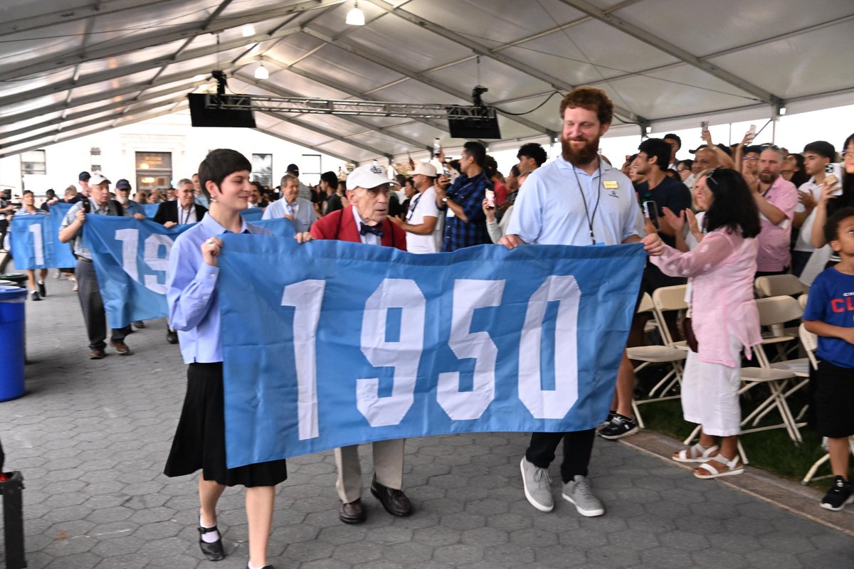 Columbia_CCAA's tweet photo. Campus came to life last weekend with the arrival of our first-years! 📦🦁🎊 Check out photos from move-in and Convocation here: https://t.co/dUSal40mUS 🩵
#ColumbiaCollege1754
📸 Eileen Barroso https://t.co/Yj5A26tPBx