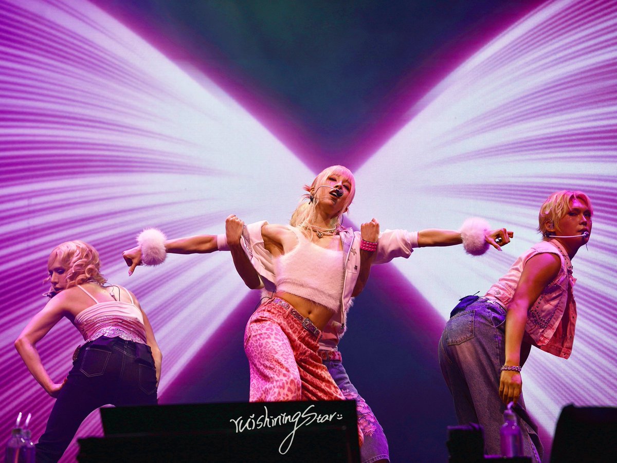 nonbinaryhyun's tweet photo. AN ACTUAL BUTTERFLY OH MY GOD https://t.co/K4r5RAai0d