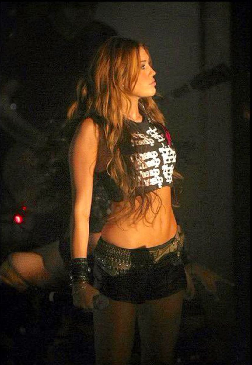 mileyydestiny's tweet photo. “miley ese no es tu estilo”
literalmente Miley en 2010: https://t.co/NxhwFEMcJQ