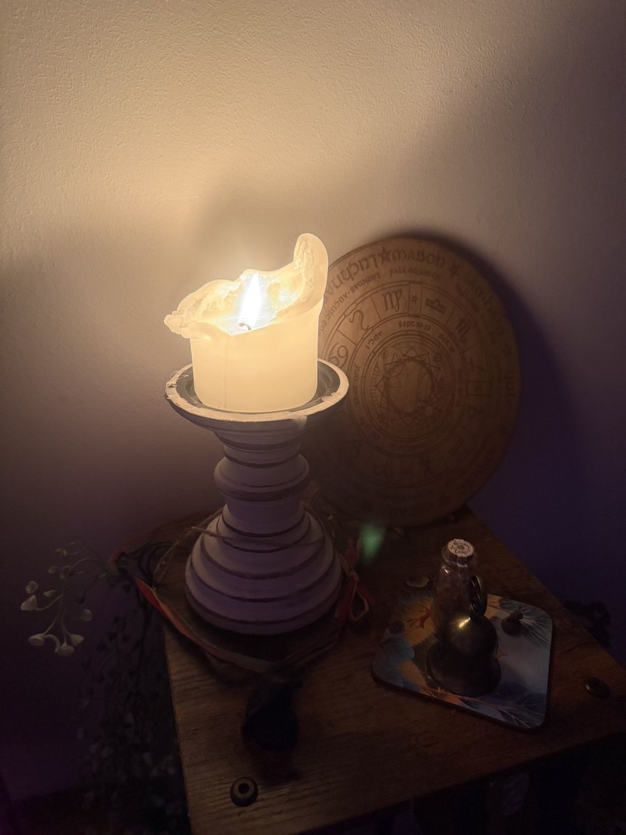 pixie_dragonfly's tweet photo. In the suffusion of candle glow lies peace
An oasis of olfaction 
Scents of calm reclaim your soul
Angels dancing in the lace of shadows

#spirituality #esoteric #poet #calm #candle #magic #candlemagic https://t.co/5HMma9Hi4u