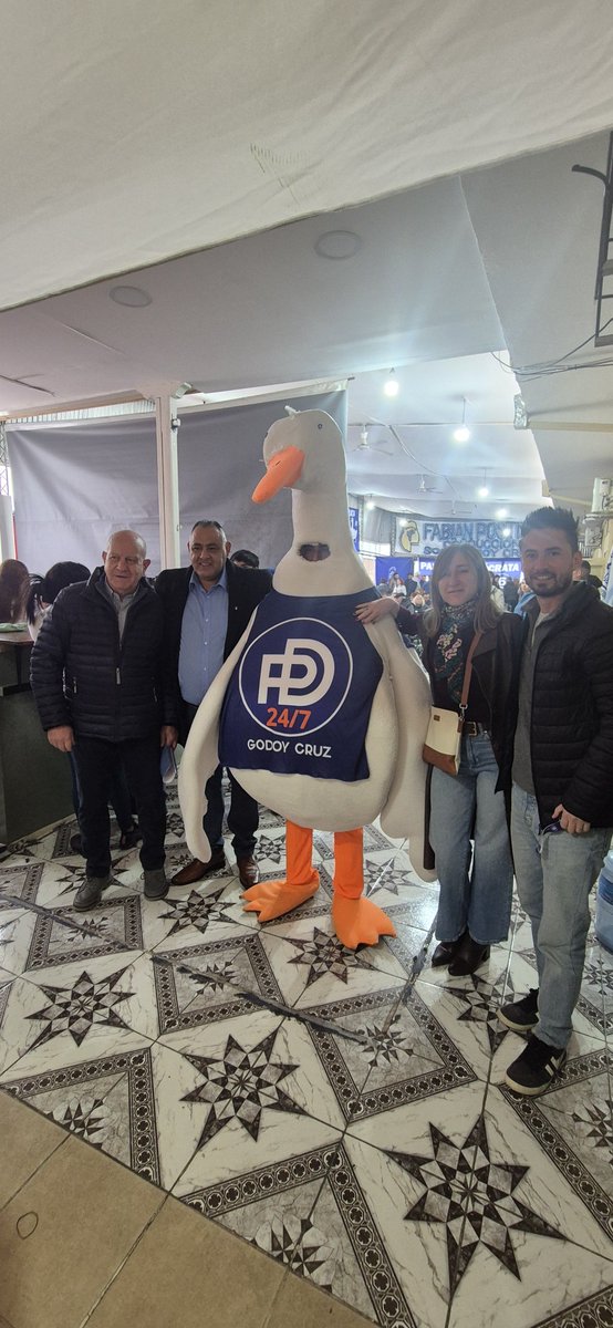 LlanoMechi's tweet photo. Hoy nos reunimos con dirigentes y correligionarios del Partido Demócrata de toda la provincia para reconstruir la Mendoza pujante que supo ser de la mano de nuestros antecesores.
Presentamos los lineamientos de un Plan de Gobierno 2027, con una meta clara: volver a hacer de Mendoza la joya del Oeste argentino de la mano del ideario liberal  y de la integridad. 
No hay prosperidad sin moral.
Ideas, equipo y trabajo para recuperar el rumbo.
Corre mendocinidad por la sangre de los demócratas, artífices de nuestra provincia.

@pdemocrata @PDNacionalArg