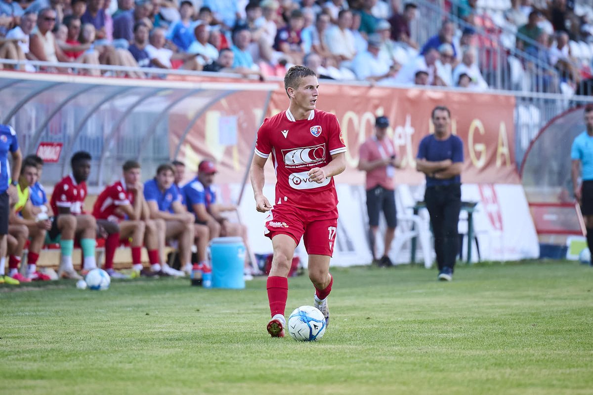 ZVonlinesk's tweet photo. Futbalisti Zvolena na prvé víťazstvo stále čakajú, v derby tesne podľahli Pohroniu https://t.co/7Vlt4Gqyfa #zvolen https://t.co/QLMDCz9if2