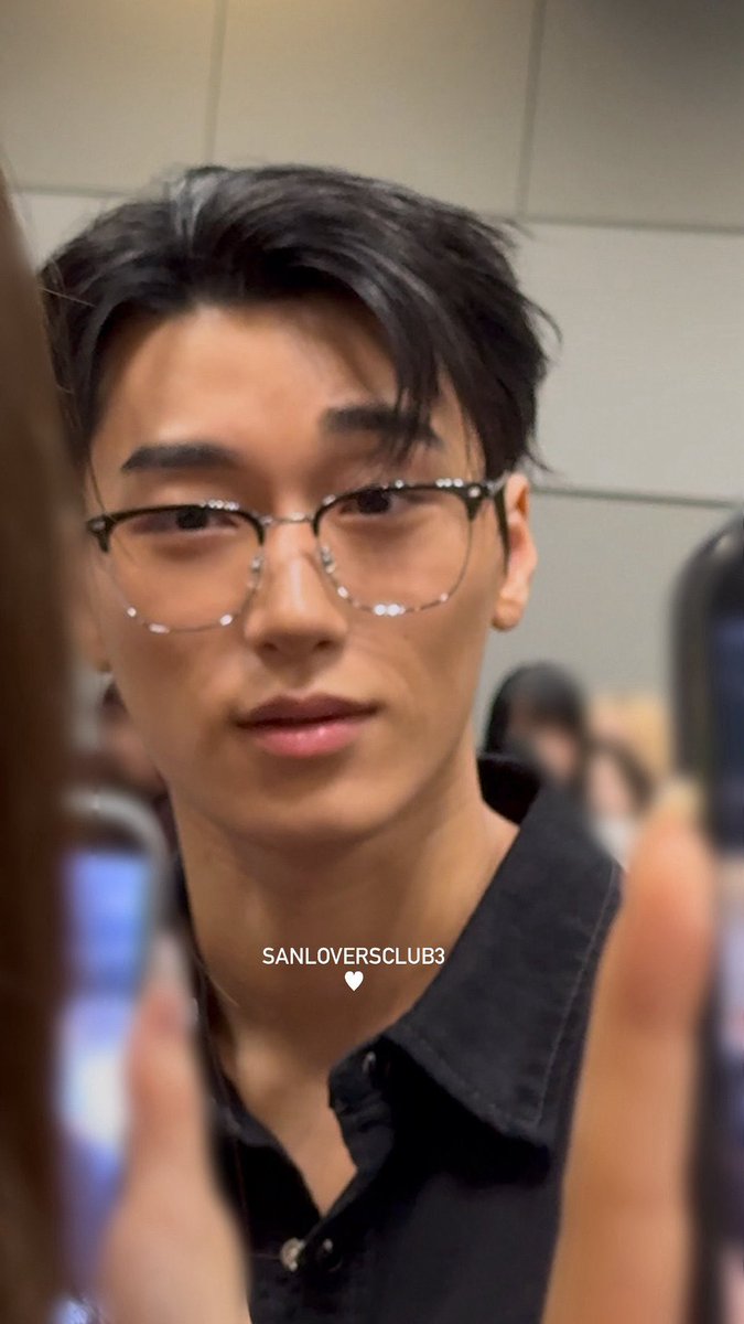 legendsan's tweet photo. are you fucking joking with me who even looks like this https://t.co/0BvToc21D6