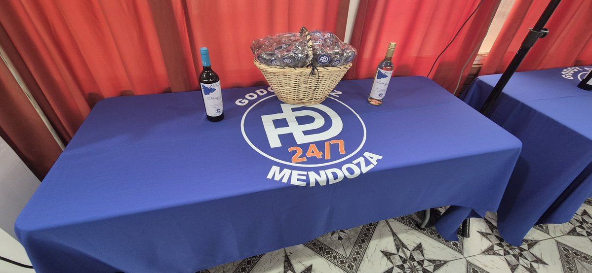 LlanoMechi's tweet photo. Hoy nos reunimos con dirigentes y correligionarios del Partido Demócrata de toda la provincia para reconstruir la Mendoza pujante que supo ser de la mano de nuestros antecesores.
Presentamos los lineamientos de un Plan de Gobierno 2027, con una meta clara: volver a hacer de Mendoza la joya del Oeste argentino de la mano del ideario liberal  y de la integridad. 
No hay prosperidad sin moral.
Ideas, equipo y trabajo para recuperar el rumbo.
Corre mendocinidad por la sangre de los demócratas, artífices de nuestra provincia.

@pdemocrata @PDNacionalArg