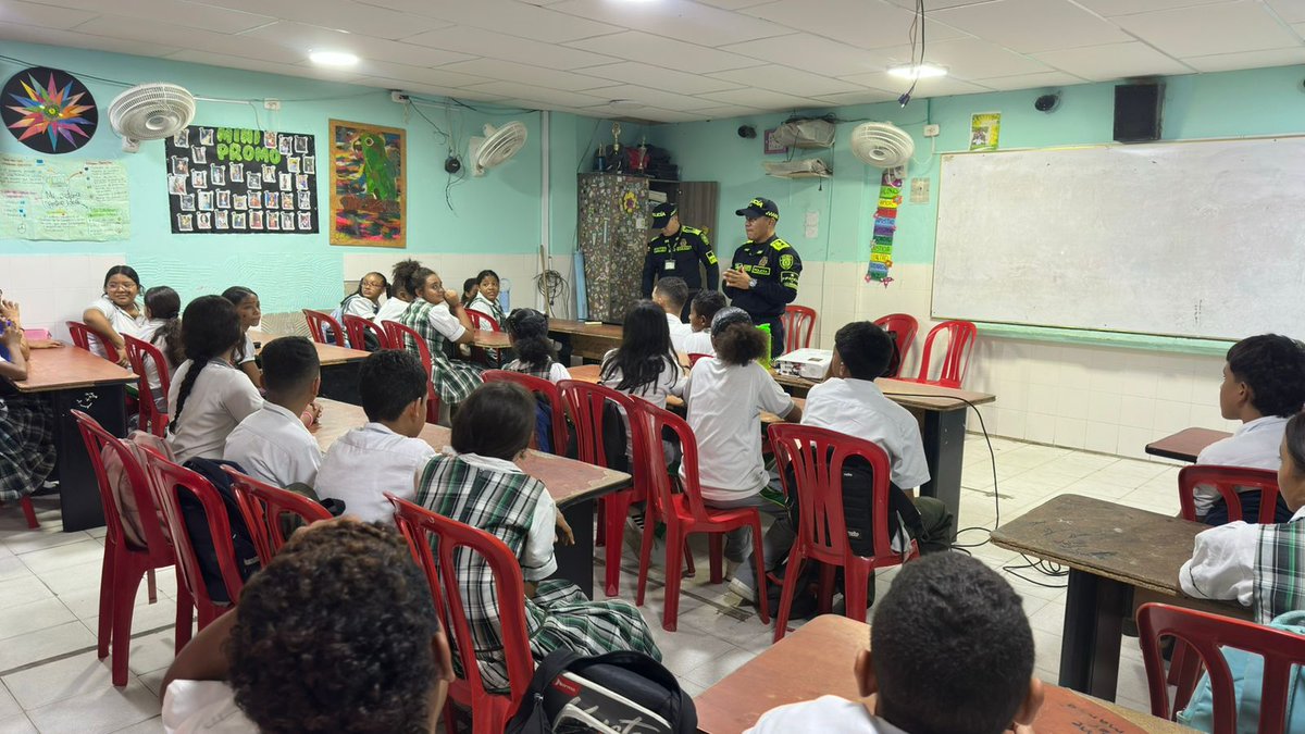 ProteccionPonal's tweet photo. Promovemos espacios educativos seguros mediante jornadas de sensibilización dirigidas a estudiantes y docentes, donde abordamos la violencia escolar (bullying), sus consecuencias y la importancia del respeto y la empatía en #Rioacha🏫🤝.
#JuntosPorLaNiñez https://t.co/gBYI5h0KKR