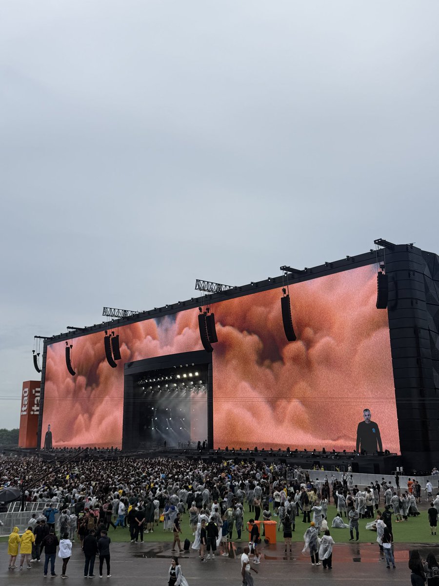 voudegrade's tweet photo. Sepultura entendeu o que é entregar visuais no Palco Mundo do Rock in Rio 2026 🔥

#RockinRio #RockInRio2026 https://t.co/VhrzKU4Xla