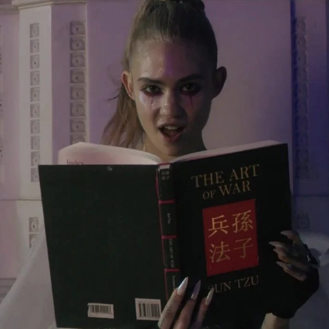 hourlygrimes's tweet photo. 7 years of “Violence” by Grimes &amp; i_o https://t.co/KBDi3WvriB