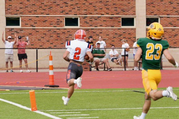 piofootball's tweet photo. DP2 FOR 6!!

27-3 Pios | 3Q

#FAMILY https://t.co/20LJSFMzmD