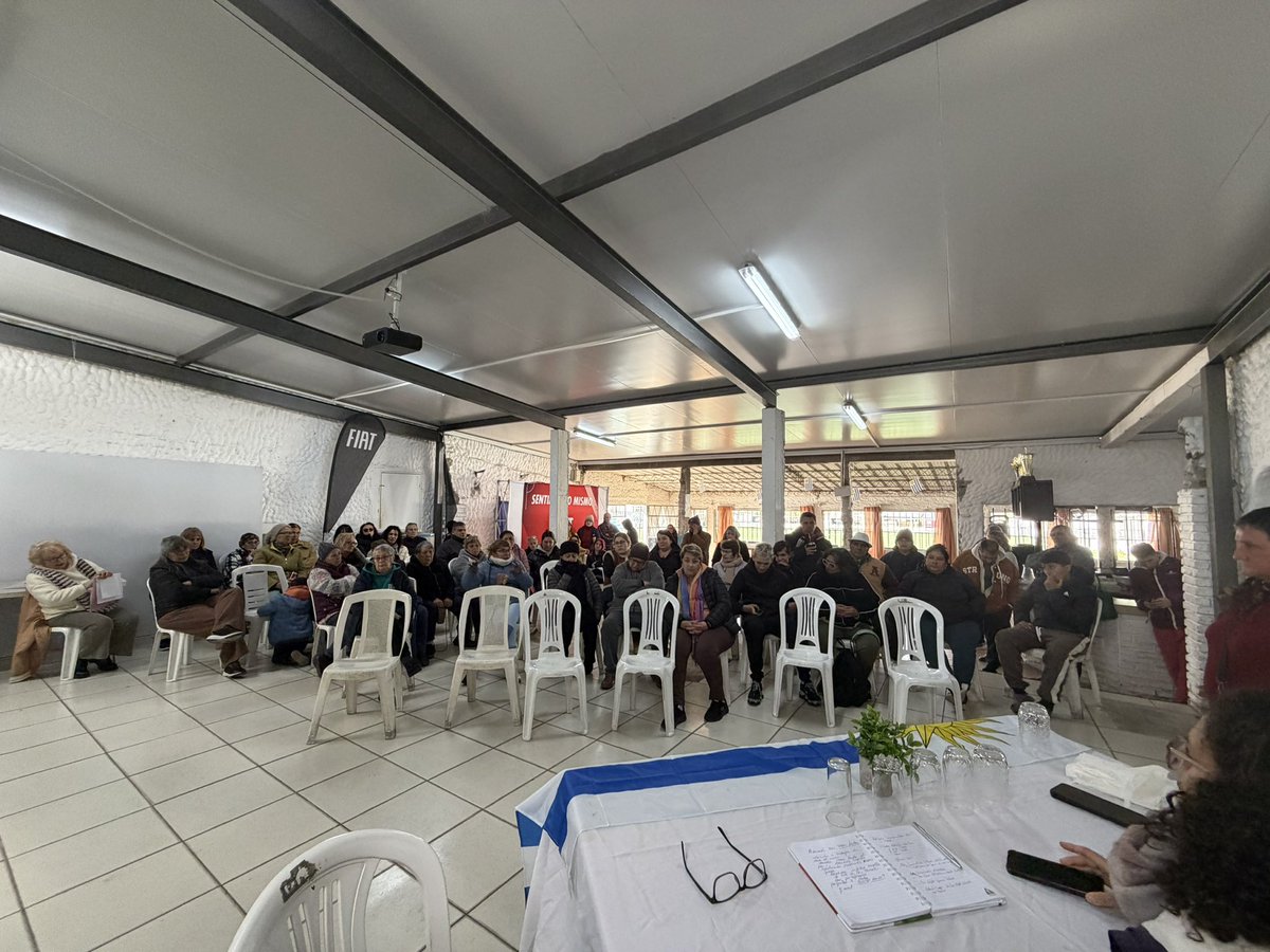 Leoherou's tweet photo. Sábado concretando avances en Montevideo.
Retiramos contenedores públicos y entregamos contenedores intraprediales en cooperativas de vivienda del Municipio G.
Instalamos contenedores en San Fuentes (Municipio A).
Nos reunimos con vecinas y vecinos de Piedras Blancas (Muncipio D) https://t.co/qztZnDA2Ee