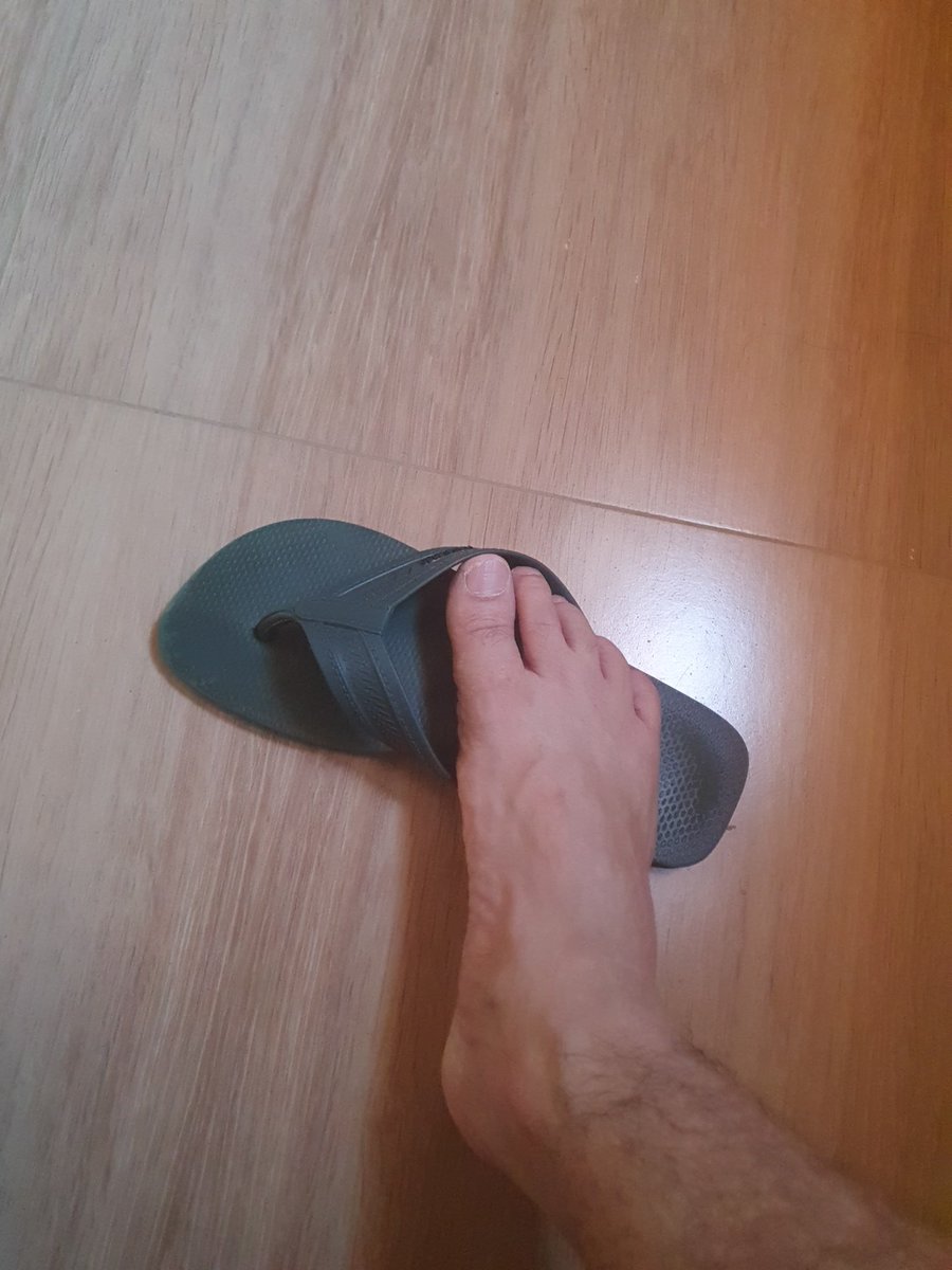DomGarrickLou's tweet photo. Pés do Dom, sagrados, que pisam na cara do submisso que merece.  #Femea #Dom #Sub #Humilhação https://t.co/FuWvcbMIjj