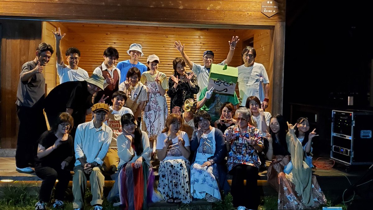 nishi_o_kun's tweet photo. 今日は #心の駅いやしろち で、#おひさまコンサート でしたっ！
COCOプロジェクトと、ラブリーうどんガールズ、そしてびっくりしたのが、木箱・ヴェルサ・一色公民館とよんでいた村添さんと雲母のみかさんが、いつのまにかくっついてユニットを組んどったぜっ！やるぅ！
何しろい���人たちがくっつくのはいいことですっ！
西尾くんも最後までおったぜっ！
楽しかったぜっ！
ちびっこからカナヤマンと一緒に人気だったぜっ！

今日は昼から半田で武道館マルシェですっ！
防災のステージなのでココ防で出ますっ！
13:45～ですっ！だるまさんがころんだ大会のあとですっ！