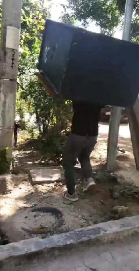 ElJusticiero_SV's tweet photo. Empleados denuncian a las Dismoviles de El Salvador que explotan a los trabajadores.

Nos cuentan que un empleado se lesiono la columna y la discomovil no le ayudado en nada. @RolandoCastroSv @nayibbukele https://t.co/S8FGdnfLjR