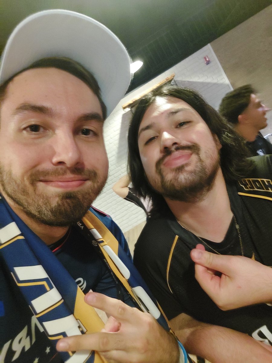 DuskCrow08's tweet photo. @Sloorklegend @karsham125 @VentoAureo230 @__Tiroxx @Media_ware @KykyTwouich @TheoSIK @Aos_Sith @RaphaelRaTonR @frambwaz_ @MrPacKInTosh @WillosPlay @gro_ses @Apolloalex11 @GuillaumeBarde2 @layance22 @Pra5a @not_like_aNA @_Pwcca @MatthCranston @Melio0_ 1 Jour 1 Selfie : Jour 33 avec @solydeux 

Grave cool de retrouver le Z-Event avec les différentes émissions et tout ! C'est bon ZPlace mis en place, my job is done ahah demain ça va chill #SLYWIN https://t.co/LIilIHNVkZ