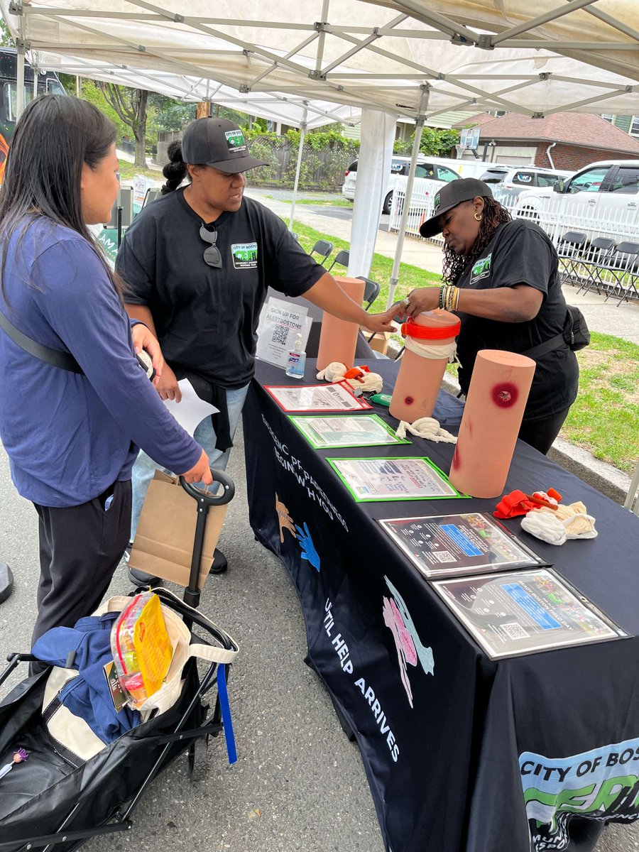 AlertBoston's tweet photo. Today members of our Boston CERT Team participated in the Pleasant St. Community Day to provide hands on demonstrations of Stop the Bleed techniques for attendees! #ReadyBoston #BOSTONCERT https://t.co/dABRB7ogLM