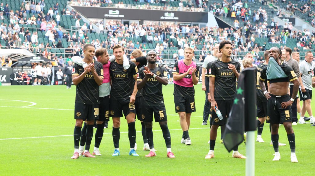 occhipinti583's tweet photo. ⚽️ Vittoria storica dell'Elversberg che batte 3-4 il Borussia Mönchengladbach.
⚪️⚫️ La neopromossa è a punteggio pieno in classifica dopo due partite.
.
.
.
#elversberg #bundesliga #gladbach #football https://t.co/g2c5qL0EYI