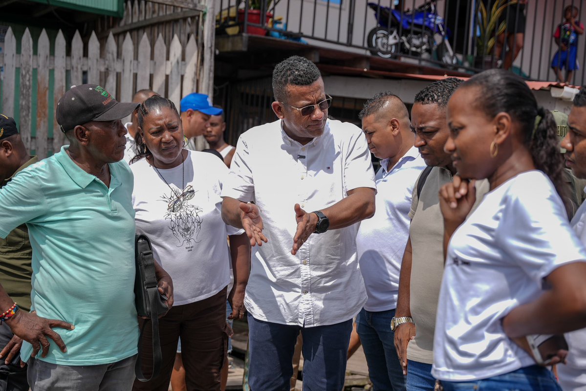 LUISEROLAVE's tweet photo. Rechazo la amenaza proferida por Abelardo de la Espriella, contra un líder del pueblo Afrocolombiano, como ha sido el gobernador de Nariño @LuisAlfonsoEsc. 
Esto es abuso de poder y un señalamiento injusto contra el único gobernante Afro que ha tenido ese departamento. https://t.co/NUrLIa8mnn