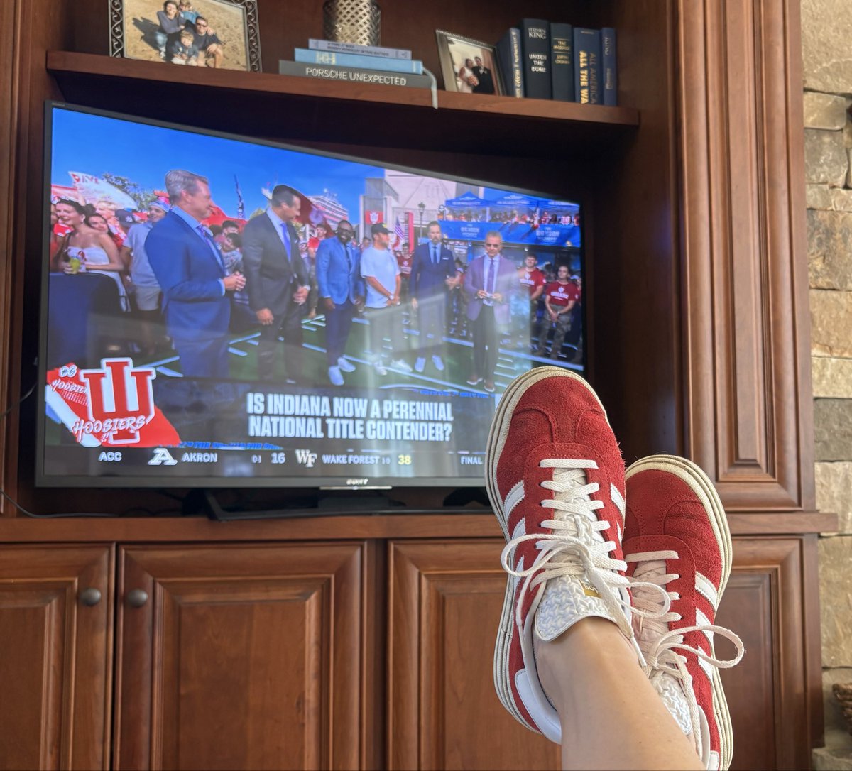 iujen94's tweet photo. @indiana_edits The lucky shoes are 1-0 https://t.co/6C9HiXaQG6