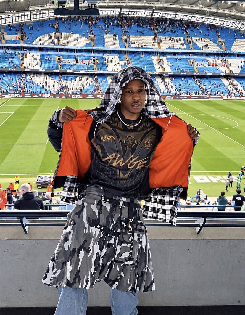 chrxsafc's tweet photo. ASAP Rocky was at the Man City game today: https://t.co/YHMAtCeBe5