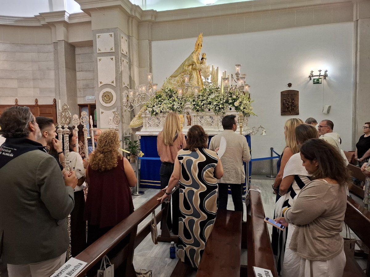 PalomaTejero_'s tweet photo. ✝️ No podía estar más radiante Nuestra Señora de la Consolación, de Pozuelo patrona y estrella, como reza su himno, que hoy hemos vuelto a cantarle en la Salve Solemne de inicio de fiestas https://t.co/5BBcoS1ppc