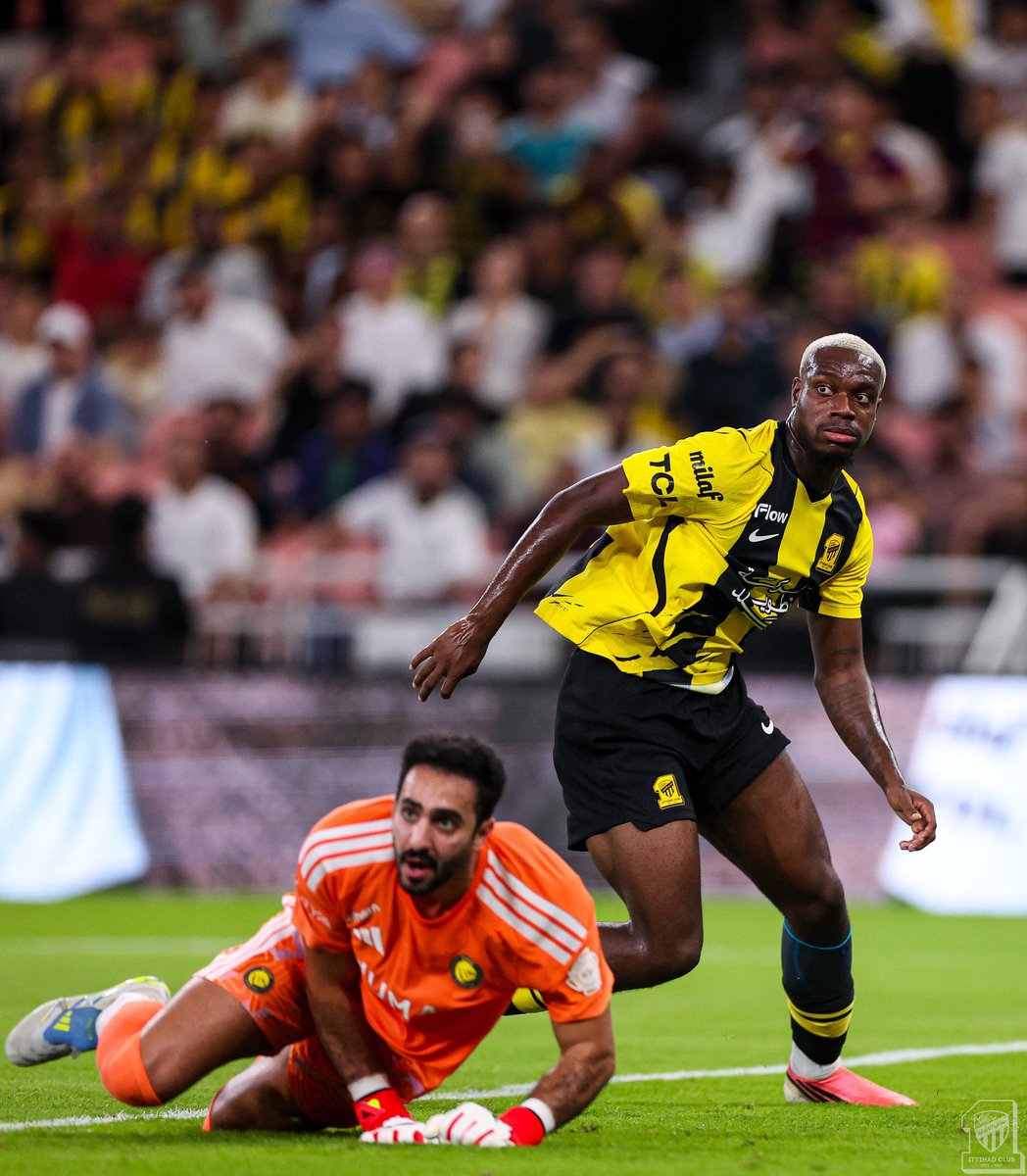 ittfc30's tweet photo. هذا الاصفر صغير دائمًا امام الاتحاد .. 

الاتحاد في وضعه الطبيعي :
يعطيهم نتائج تاريخية وكبيرة ..

الاتحاد في اسوء ايامه :
ينتصر عليهم ويعيدهم لحجمهم الطبيعي

سنوات وهم هاربين من اصلهم ومدرجهم، ويرتمون في احضان ومدرجات الاتحاد من اجل هزيمة الهلال

رفعوا اصواتهم بالسنوات الأخيرة 
وظنوا ان الماضي تغيّر ..

ها نحن نعود من جديد لمواصلة الماضي ..
واعادة الامور الى نصابها مجددًا 💛💛