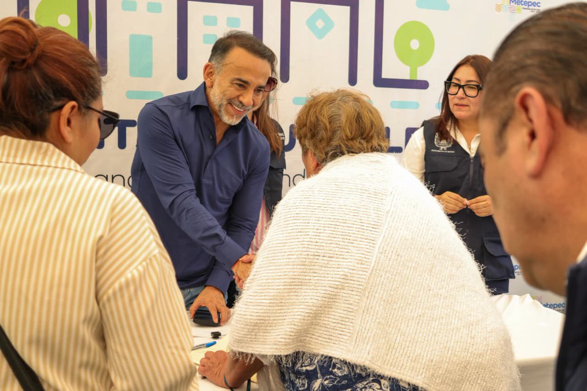 MetepecGobierno's tweet photo. Llegamos a Parque Providencia con Presidente en tu Calle. 🏡

Escuchamos, atendemos y acercamos soluciones directamente a las y los vecinos, con el Ayuntamiento trabajando en equipo.

Seguimos cerca de ti, trabajando por lo que te importa. https://t.co/BXRSQ8aV97