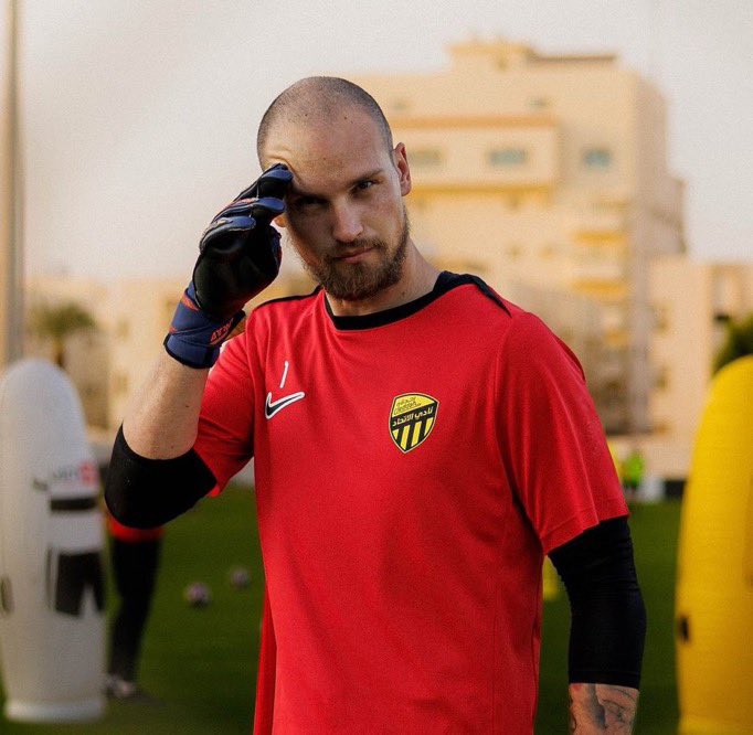 FH_MHY's tweet photo. قفاز #الاتحاد الأمين، وسوره الحصين، ودرعه الثمين، وحامي العرين، فخر بلاد الصِرب، ورجل المواقف الصعبة ..

شكرًا رايكوفيتش
شكرًا على ليلة عظيمة لا تنسى
شكرًا على هذا التجلي وعلى هذا الاداء التاريخي
شكرًا لانك انقذتنا بمواقف عديدة

اللهم لك الحمد ..
مبروك لكل جماهير #الاتحاد 💛🖤 https://t.co/5pX9pBIv9G