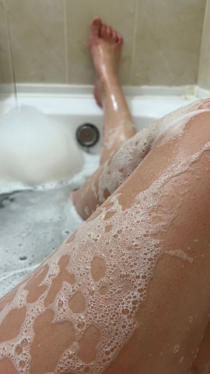 97098765218_'s tweet photo. Soaking in the tub and soaking in every dirty detail. These pictures are making it very hard to just sit still🥰🥰🥰 https://t.co/XiQmBUW3VI