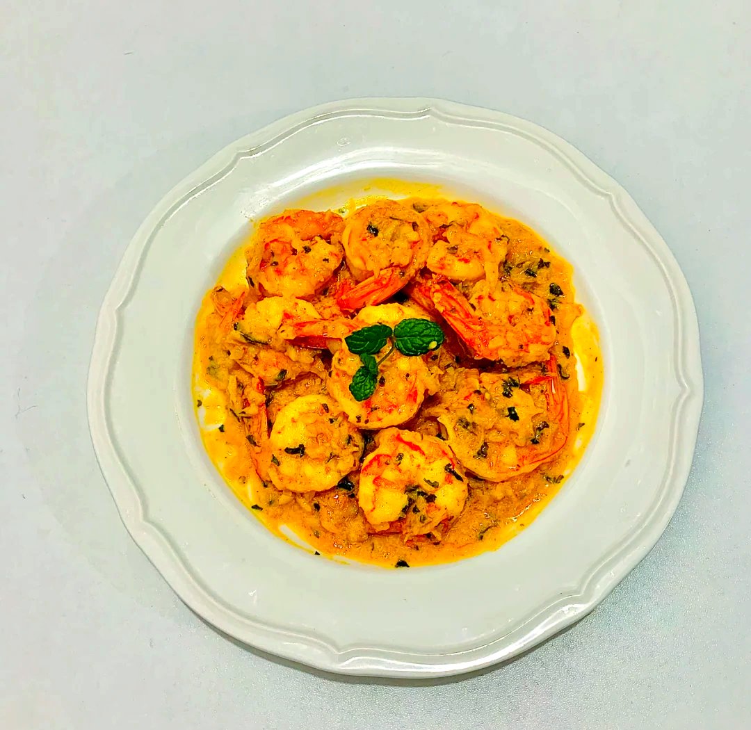 Nuriye_hatun's tweet photo. Just whipped up garlic butter shrimp pasta in 15 mins—creamy, garlicky, and so cozy after a long workday , https://t.co/gjd1nMgoRo