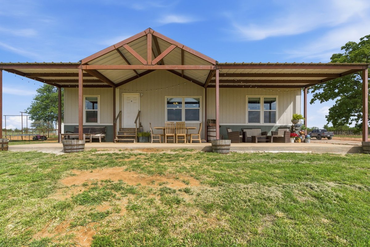 LandCompanyofTX's tweet photo. 🌳225.667 Acres &amp; 2 Homes‼️😍
📍8315 CR 403 Cisco, TX 🌳

👉https://t.co/083nw1MwzE

Presented by: Matt Gilmore, Broker

📱254-243-0557 

#texaslandforsale #landsearch #callahancounty #ciscotx #landforsale #landandhome #land #texasland #texasranchesforsale #horseproperty https://t.co/quERbyAEgG