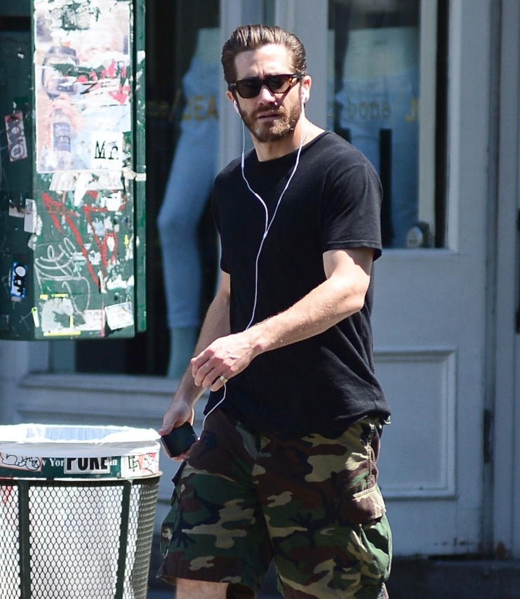 cinevow's tweet photo. Jake Gyllenhaal in New York City, 2013 https://t.co/yD4up19rig