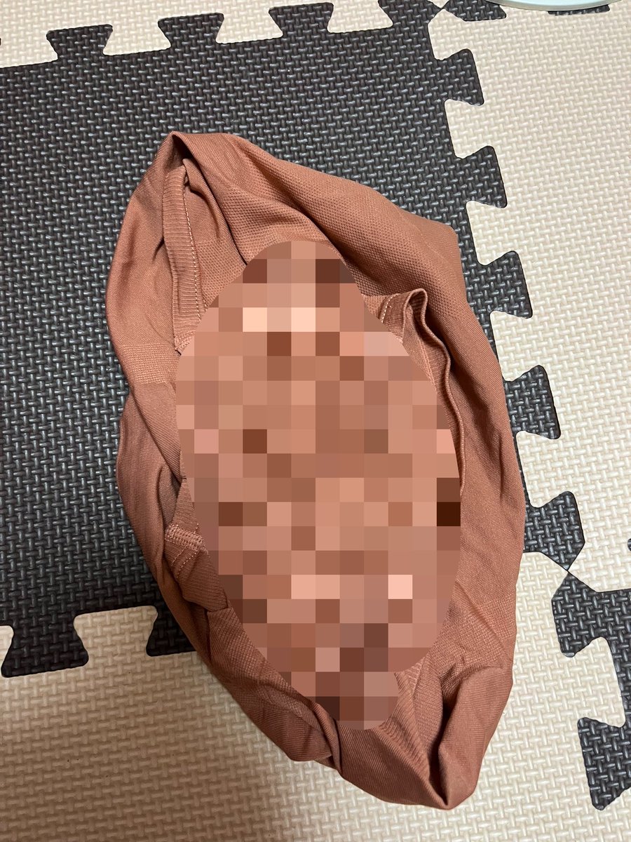ghcrwl's tweet photo. 朝から嫁の携帯盗み見て、間男や他の男たちとのLINEを確認してムラムラしてしまう寝取られ癖。先日飲みに行くといい、朝帰り…やっぱりその日は怪しいと思ったが黒でしたね…あームラムラする！にしても下着の色気がないwこんなに跡つけて…
#オナペ #おなぺ #寝取り　#破滅願望　#嫁晒し #寝取られ https://t.co/yajZiUByAx