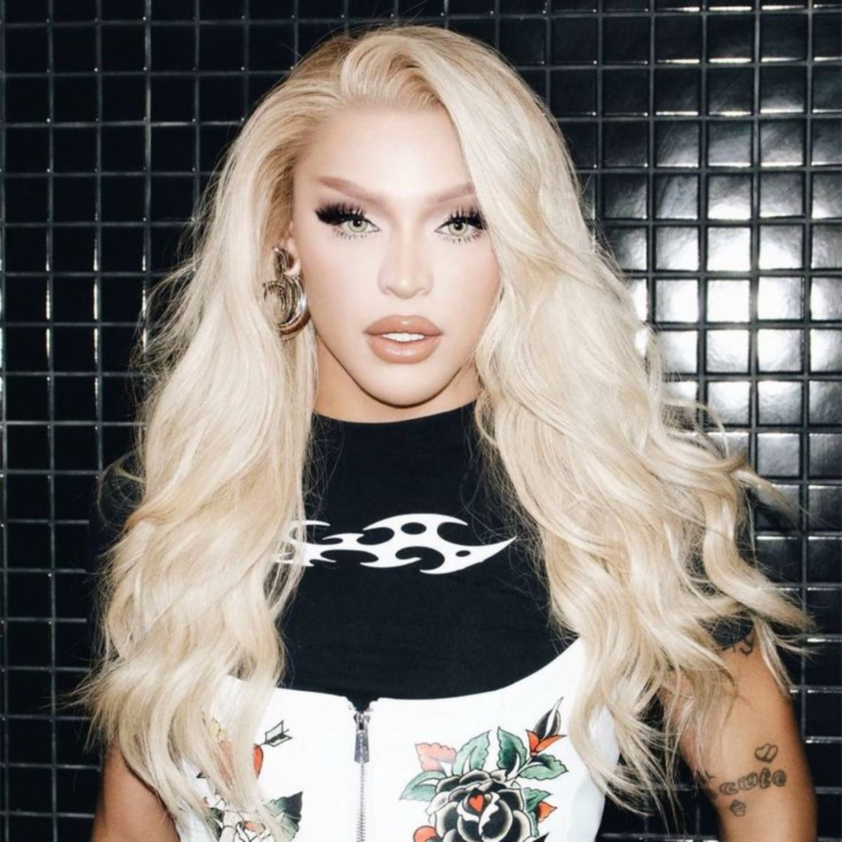 poponze's tweet photo. FINALMENTE! Após 8 anos desde seu último show individual no festival, Pabllo Vittar irá se apresentar amanhã no Palco do Itaú no Rock in Rio. https://t.co/EPdL0dthD1