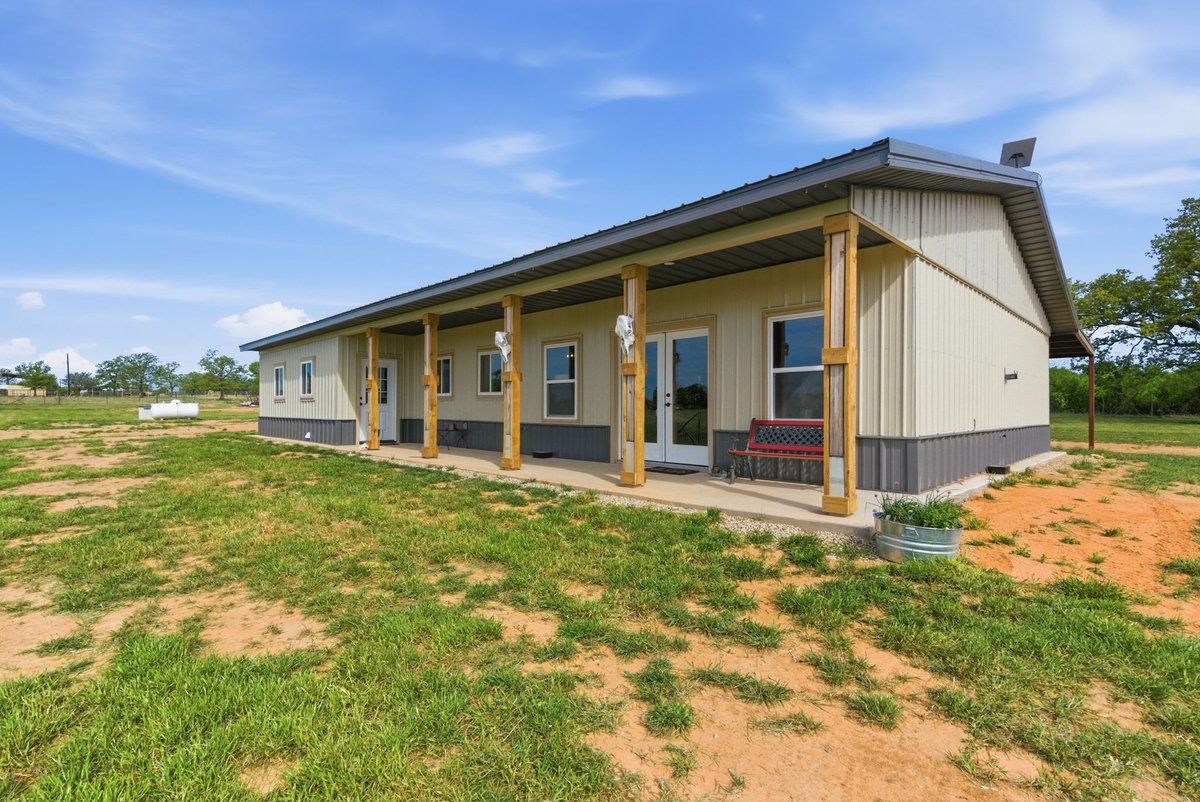 LandCompanyofTX's tweet photo. 🌳225.667 Acres &amp; 2 Homes‼️😍
📍8315 CR 403 Cisco, TX 🌳

👉https://t.co/083nw1MwzE

Presented by: Matt Gilmore, Broker

📱254-243-0557 

#texaslandforsale #landsearch #callahancounty #ciscotx #landforsale #landandhome #land #texasland #texasranchesforsale #horseproperty https://t.co/Bm7n0AdxYz