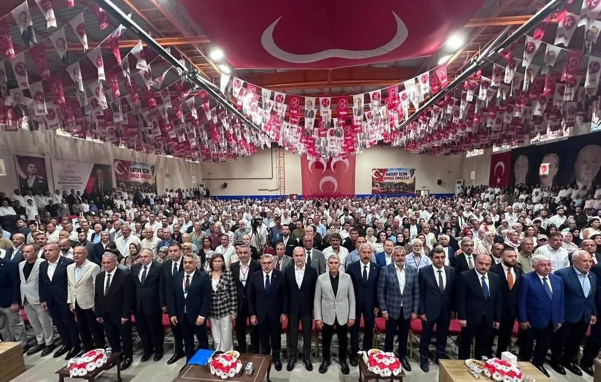DemirdovenDilek's tweet photo. "Kardeşlik Kalbimizde, Gelecek Aklımızda.”

Milliyetçi Hareket Partimizin 15. Olağan Hatay İl Kongresi’nde; aynı inancın, aynı ülkünün ve aynı büyük davanın mensupları olarak bir araya gelmenin mutluluğunu ve gururunu yaşadık.⬇️ https://t.co/AzLGsMP2d1