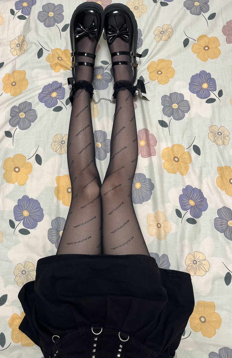 luoxuechaa6we's tweet photo. 我超想你 #男娘 #黑丝 https://t.co/dhm31sGPOa